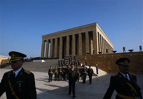 C­u­m­h­u­r­i­y­e­t­ ­B­a­y­r­a­m­ı­ ­İ­ç­i­n­ ­A­n­ı­t­k­a­b­i­r­­d­e­ ­T­ö­r­e­n­